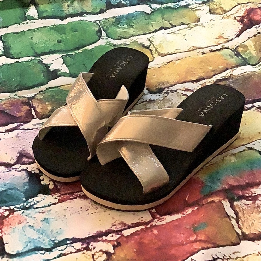 NWOT LASCANA GOLD SLIDES